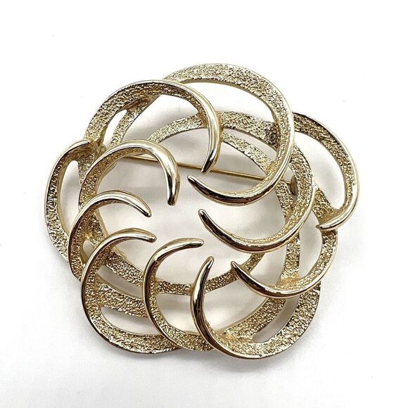 Vintage Sarah Coventry  Swirled  Gold Tone Textured 2.25" Brooch Pin - Picture 1 of 6